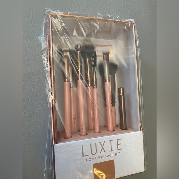 Luxie complete 8 piece set in rose gold . New in original package. - Picture 2 of 8